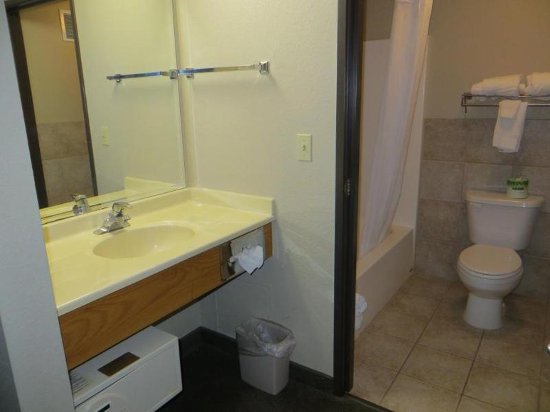 Super 8 Davenport Hotel Екстериор снимка