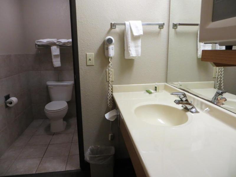 Super 8 Davenport Hotel Екстериор снимка