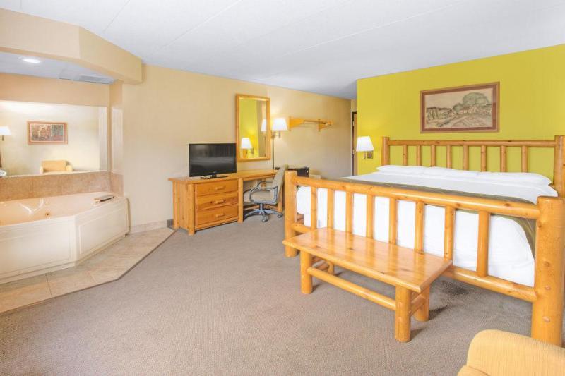 Super 8 Davenport Hotel Екстериор снимка