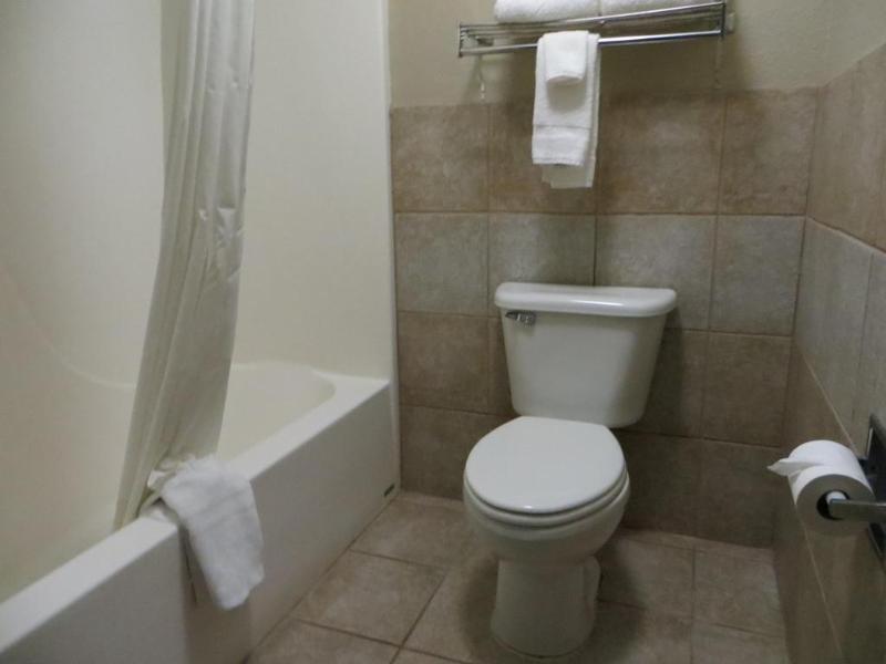 Super 8 Davenport Hotel Екстериор снимка