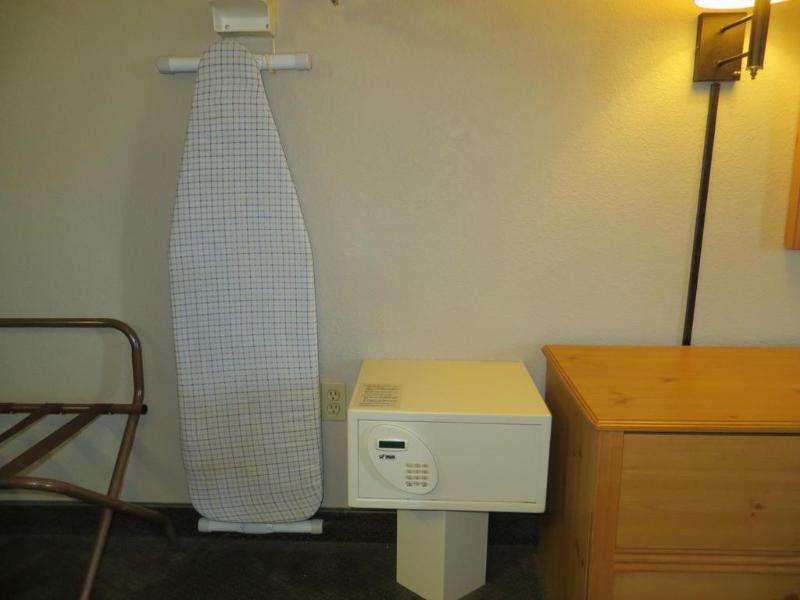 Super 8 Davenport Hotel Екстериор снимка