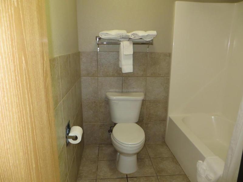 Super 8 Davenport Hotel Екстериор снимка