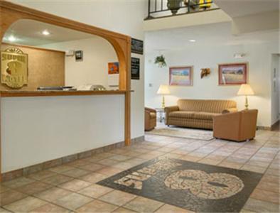 Super 8 Davenport Hotel Интериор снимка