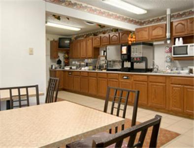 Super 8 Davenport Hotel Ресторант снимка
